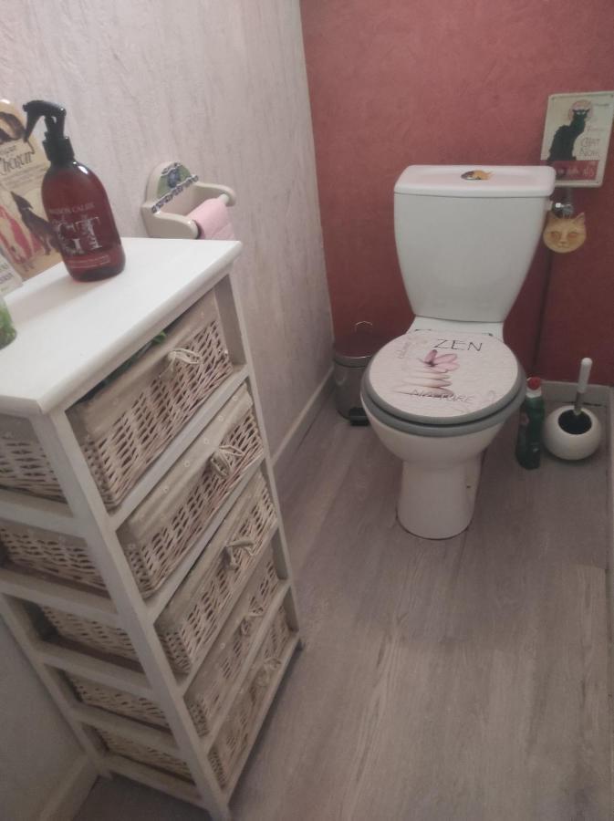 Chambre Spatieuse Avec Grand Lit. Aspet Exterior foto