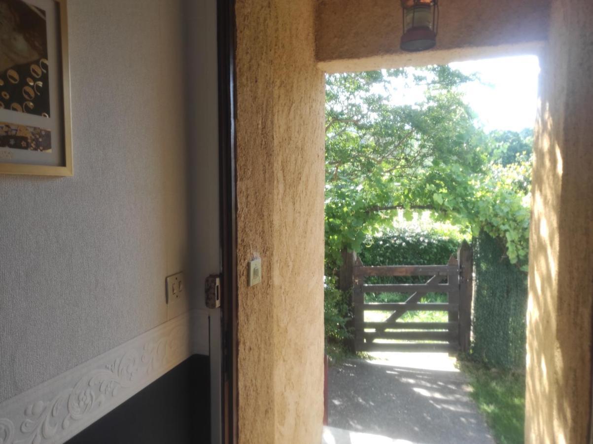 Chambre Spatieuse Avec Grand Lit. Aspet Exterior foto